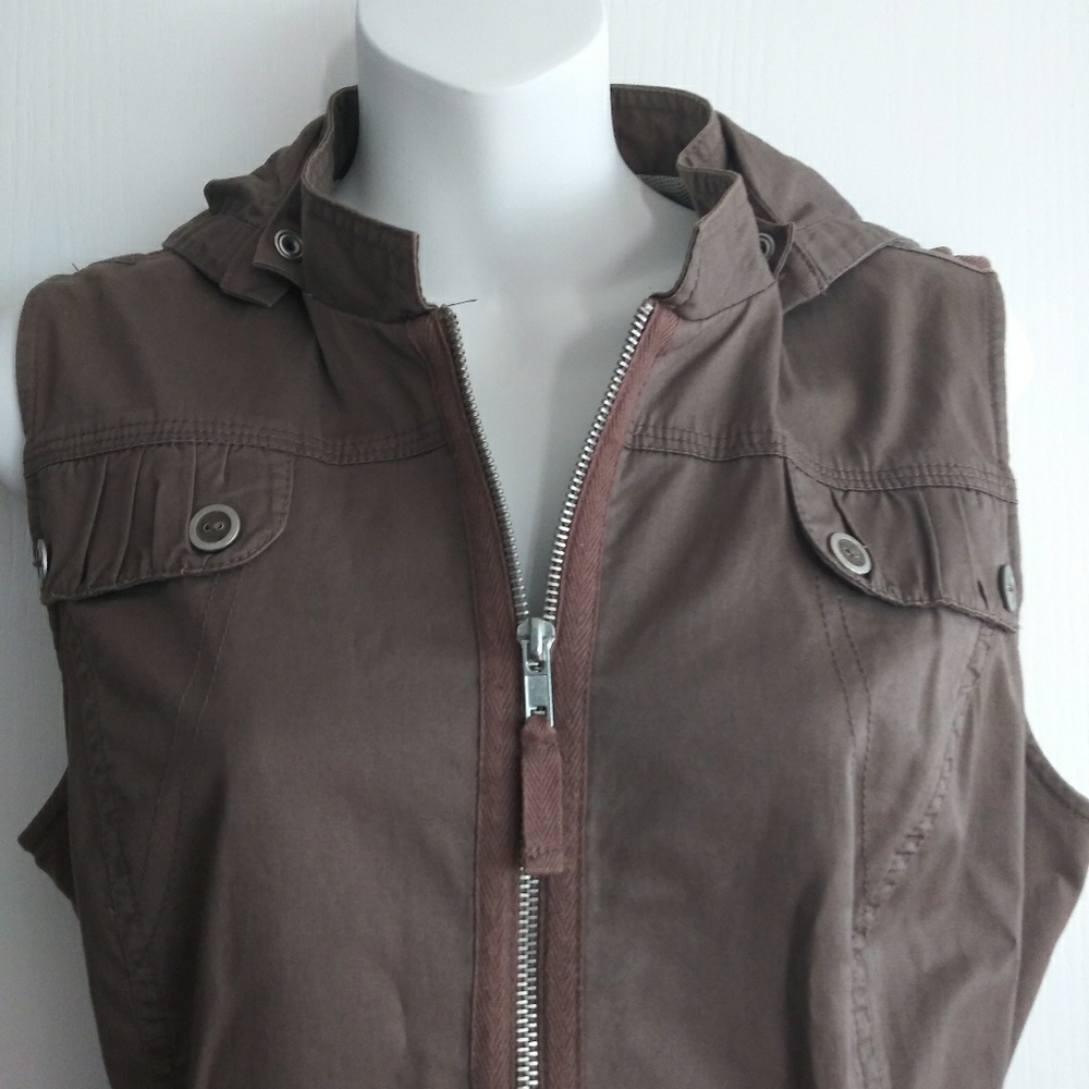 Tribal Hooded Vest - Picture 2 of 7